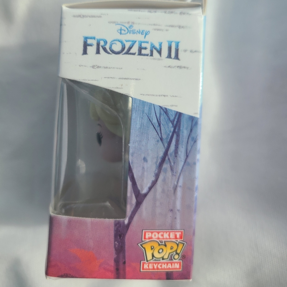 Pop! | Elsa Keychain - Picture 2 of 5